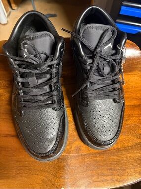 Nike Black Low-Top Sneakers with Perforated Toe